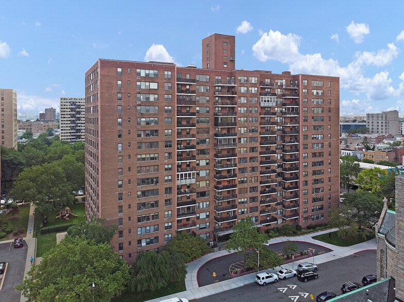 Building Photo - 10 Huron Ave