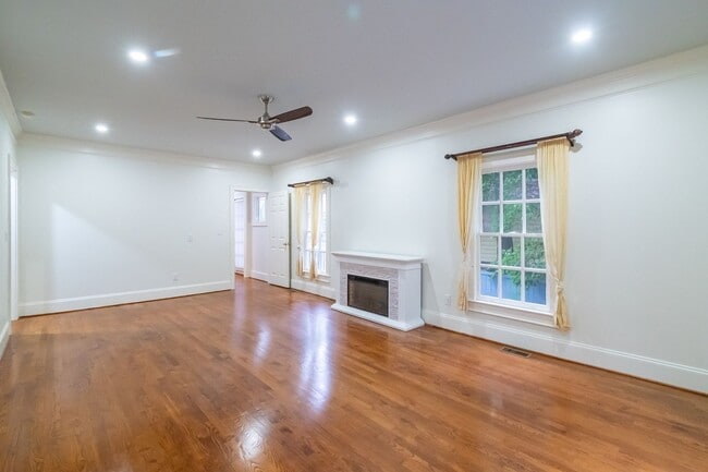 Building Photo - Spacious charmer in the heart of Dilworth ...