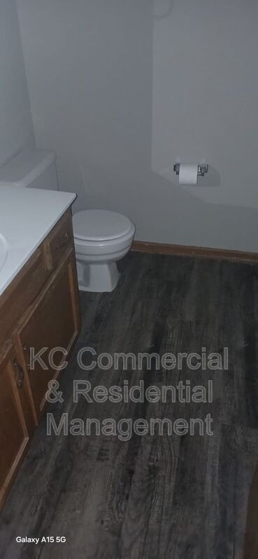 Building Photo - 211 W Main St