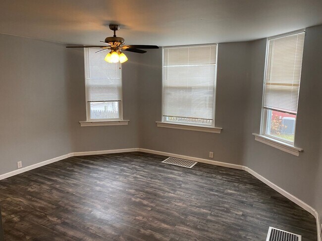 Building Photo - Recently updated building in Bellevue area of Pittsburgh