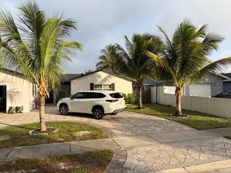 Building Photo - 9329 SW 2nd St