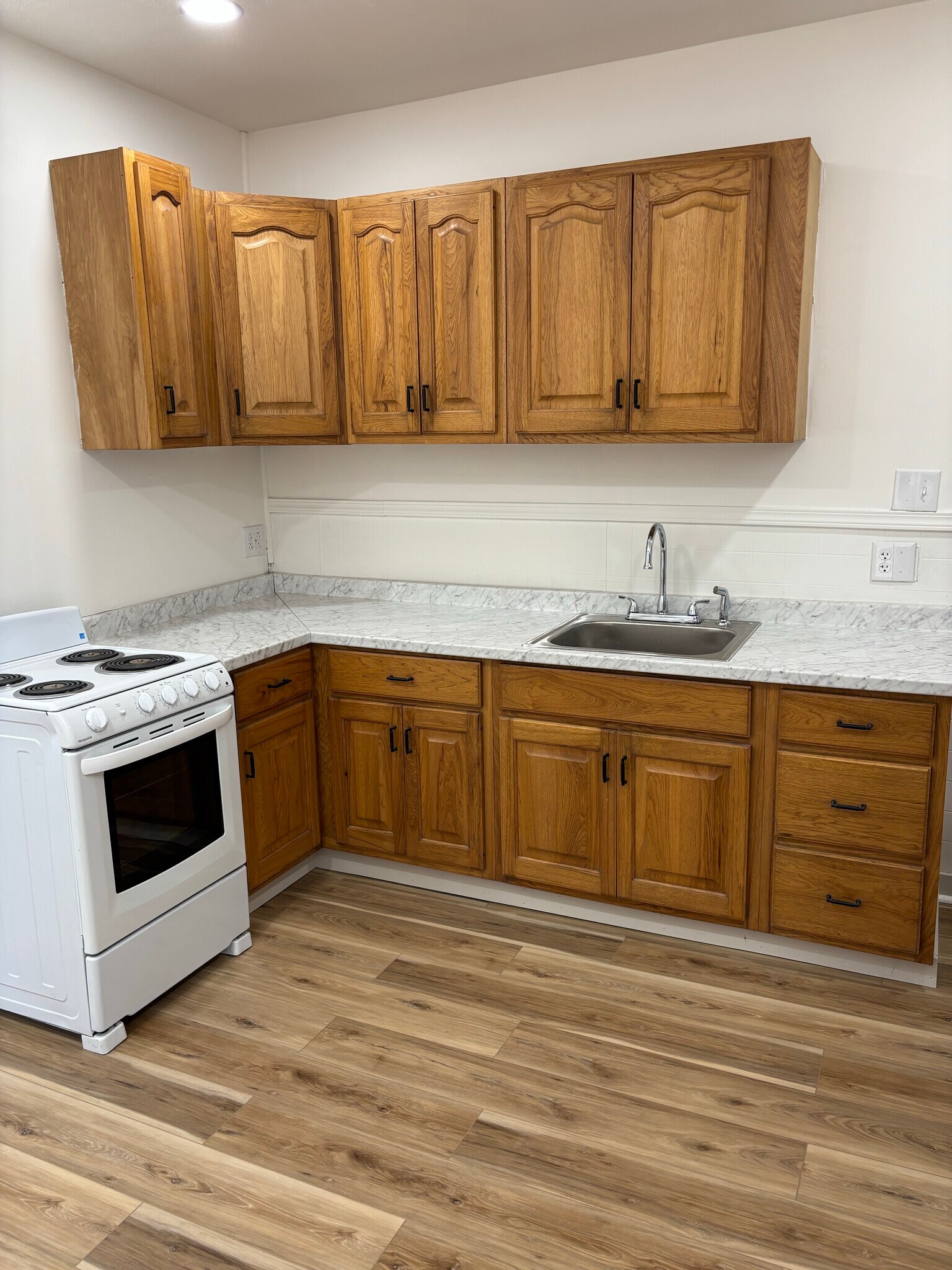 Building Photo - 19 W Chartes St