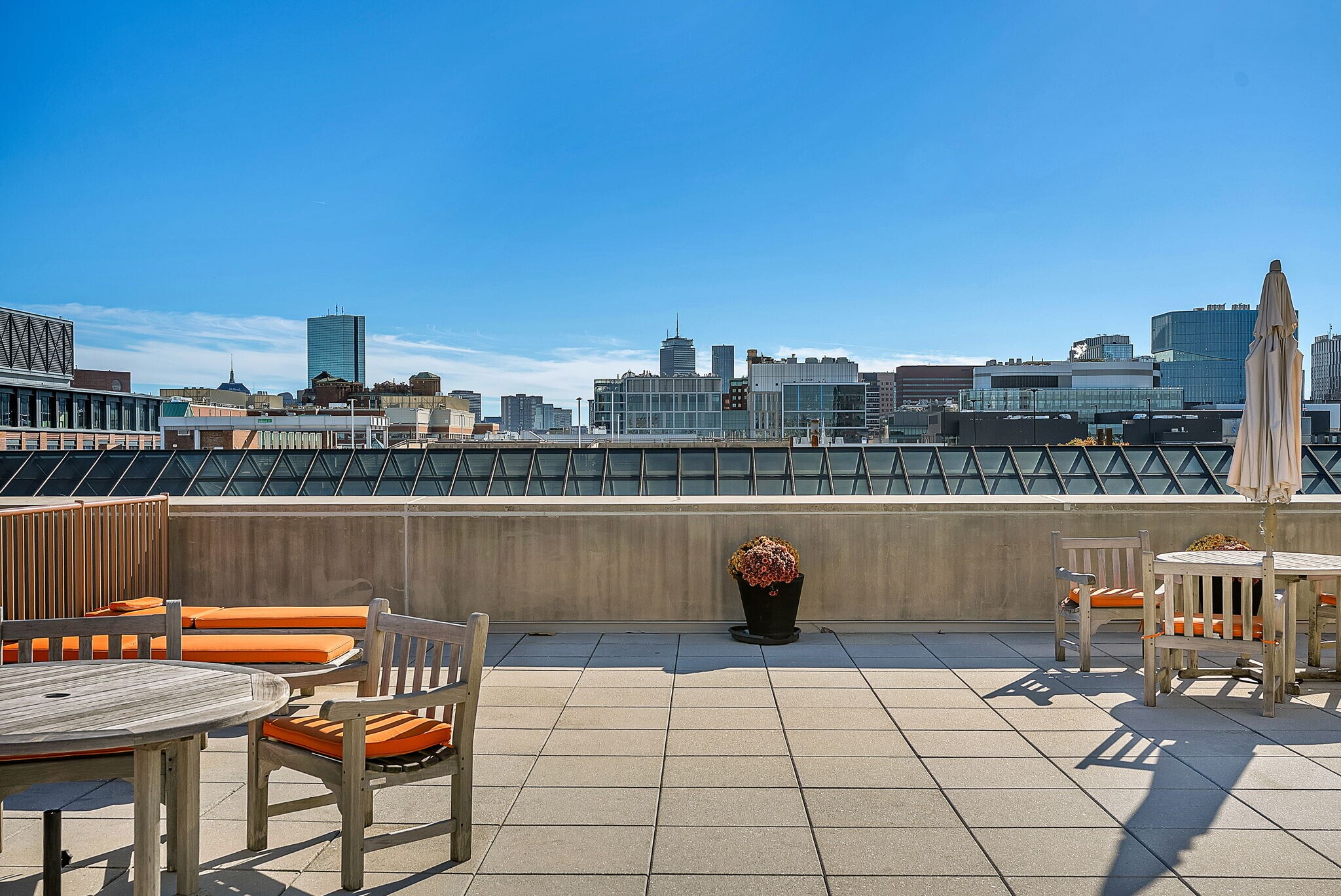 Building Photo - 17 Otis St