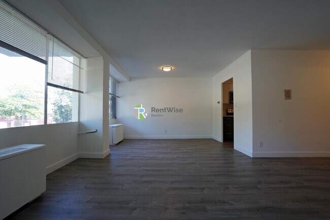Building Photo - 846 Massachusetts Ave