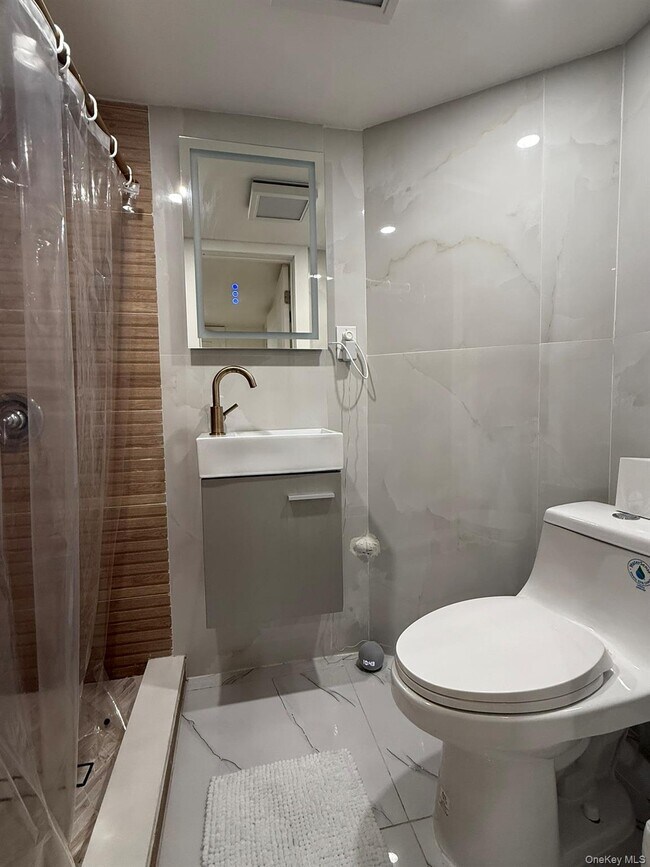 Building Photo - 640 Derby Ave