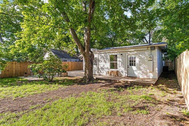 Building Photo - Timeless Charm Meets Modern Comfort in Brookview