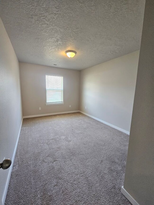Building Photo - 3 Bedroom 2 Bath Home in Nampa