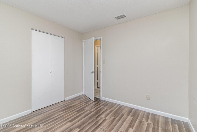 Building Photo - 3648 Tomlin Dr