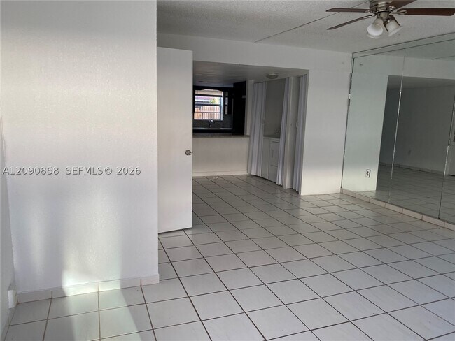 Building Photo - 1460 NE 151st St