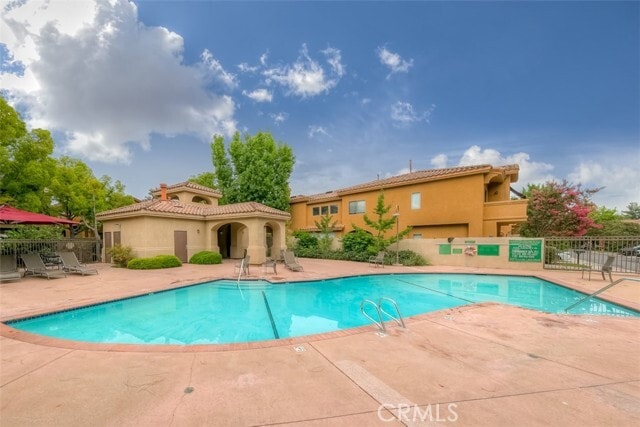 Building Photo - 2074 Lakeshore Dr