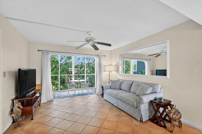 Building Photo - 1810 New Palm Way