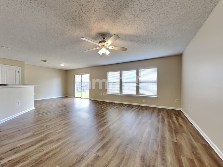 Building Photo - 11501 Brian Lakes Dr N