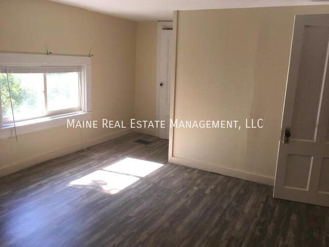 Building Photo - 35a Coldbrook Rd