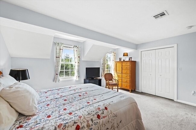 Building Photo - 822 Thayer St