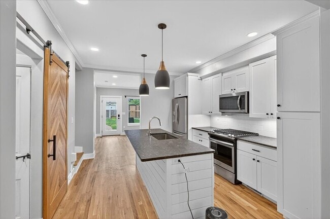Building Photo - 255 New Holland Ave