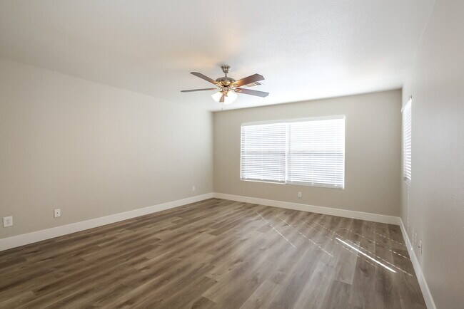 Building Photo - 4729 Cliff Breeze Dr