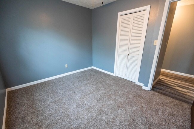 Building Photo - 2013 Shady Oaks Dr