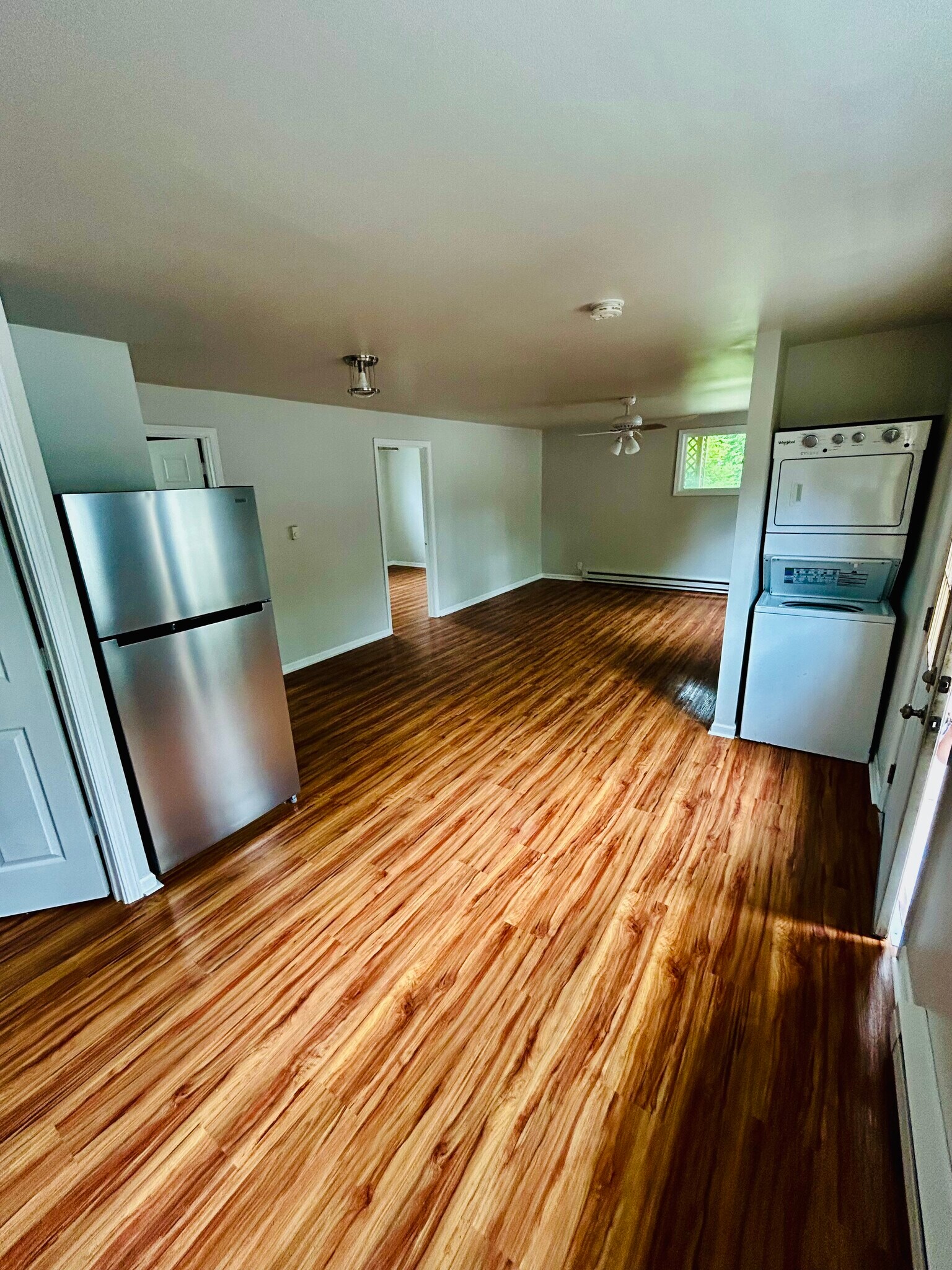 Open loving area with brand new LVP flooring and in-unit washer-dryer - 931 E Clay St