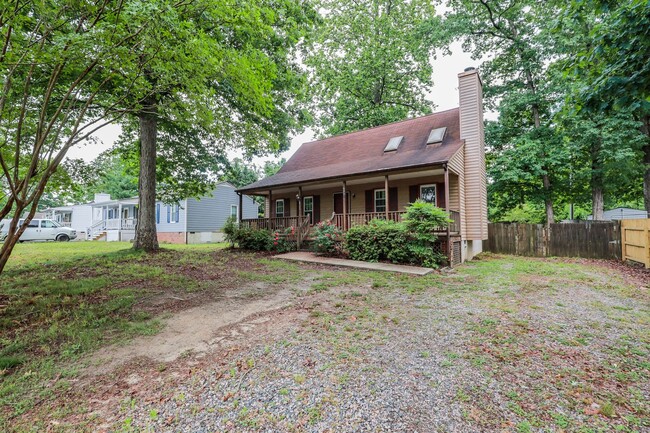 Building Photo - -- Available Now!  Spacious 4 Bed 2 Bath C...