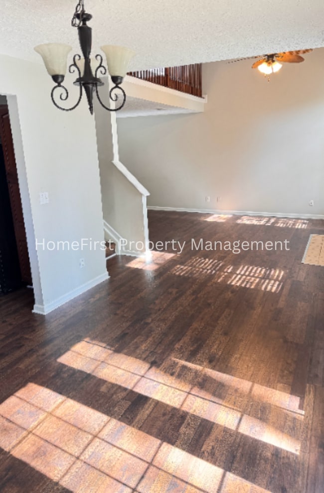 Building Photo - 860 Hidden Stream Dr