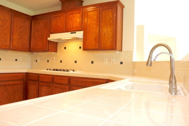 Building Photo - 2346 E Early Ave