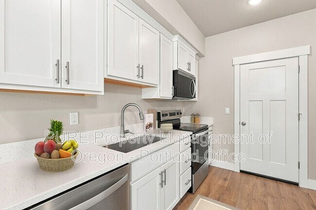 Building Photo - 588 NE Alderwood Dr