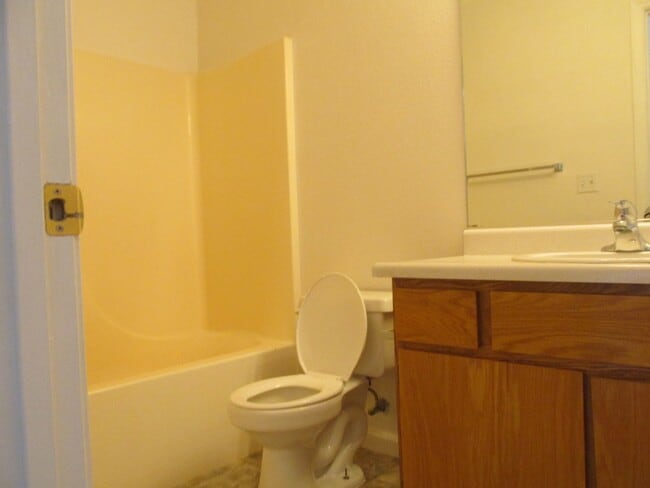 Building Photo - 555 Howard Ct