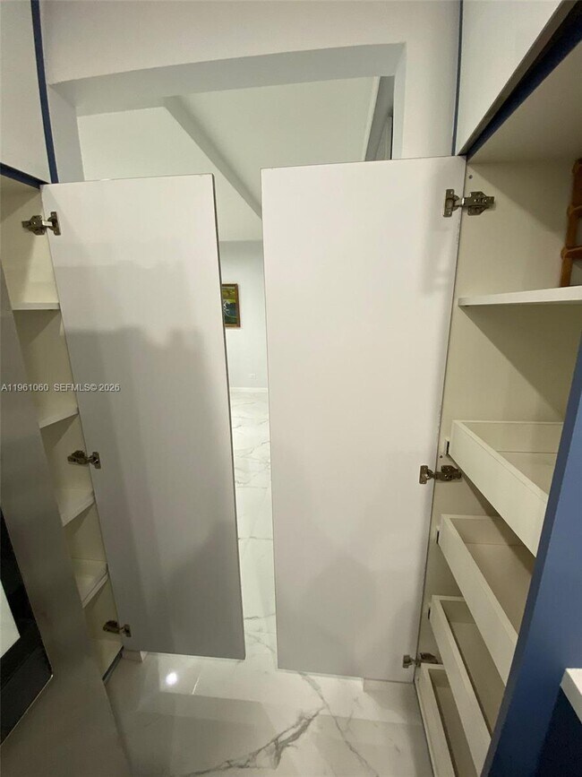 Building Photo - 5005 Collins Ave