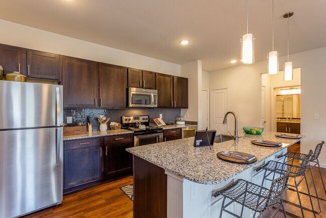 Building Photo - Spacious Living + 4 Weeks Free
