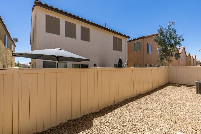 Building Photo - NEWLY UPDATED 4 BEDROOM HOME IN THE SOUTHWEST