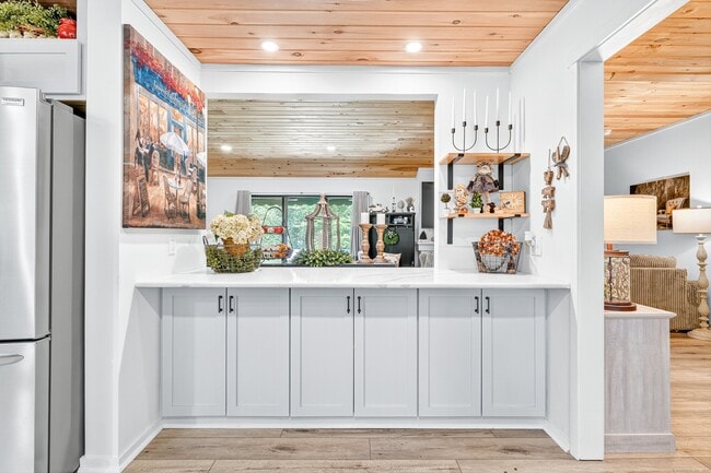 Building Photo - 401 Heritage Vlg