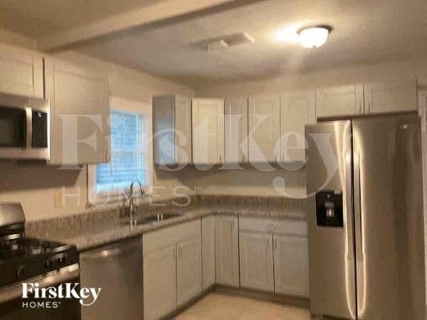 Building Photo - 6064 Blackhawk Trail SE