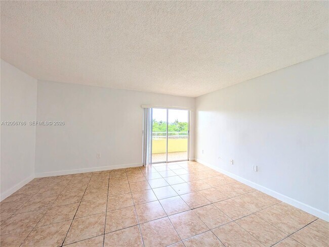 Building Photo - 10765 SW 108th Ave