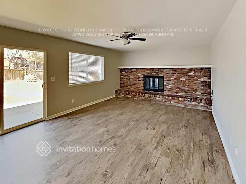 Building Photo - 3315 S Dunkirk Way