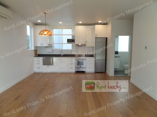 Building Photo - Spectacular VIEW 2 Bedroom+Den Townhome, Zoned For Residential & Commercial Use! Live and Work in...