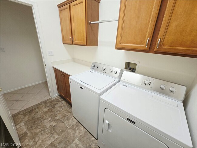Building Photo - 10309 Longwood Dr