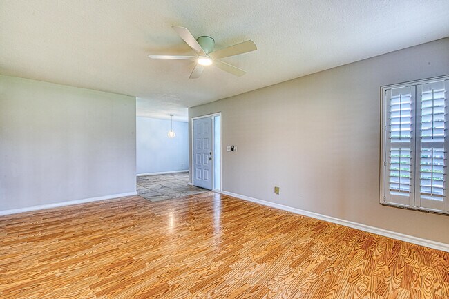 Building Photo - 950 S Kanner Hwy