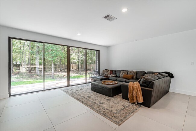 Building Photo - 1601 Beech Dr