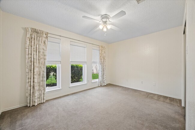 Building Photo - 711 Flower Field Ct