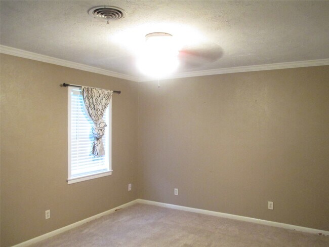 Building Photo - 19 28th St N