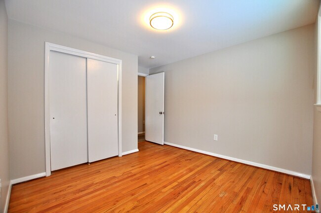 Building Photo - 25 Red Stone Dr