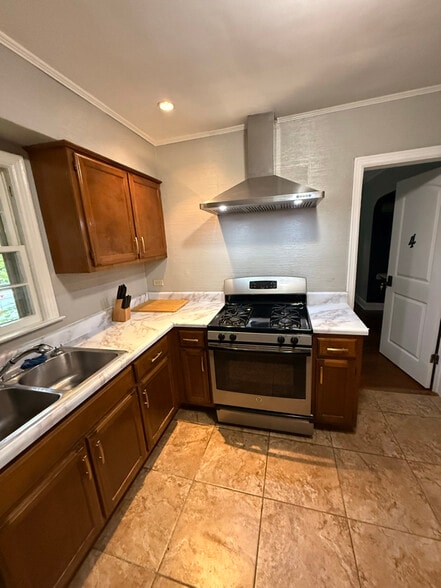 Building Photo - 2766 Union Ave