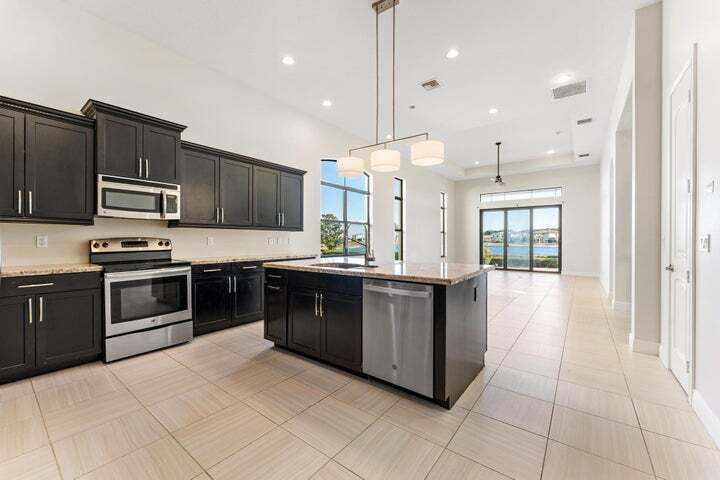 Building Photo - 241 SE Fascino Cir