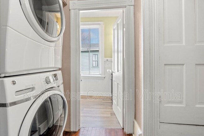 Building Photo - 338 Main St