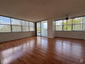 Building Photo - 1300 NE Miami Gardens Dr