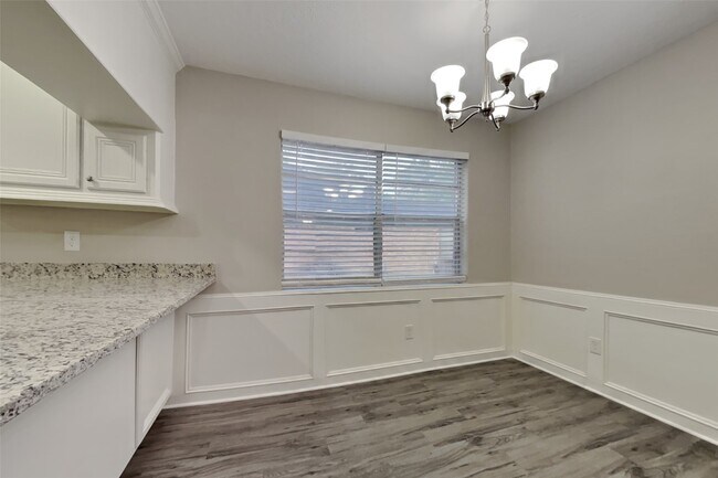 Building Photo - 5402 Woodville Ln