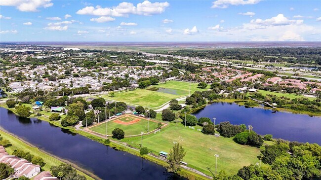 Building Photo - 570 Woodgate Cir