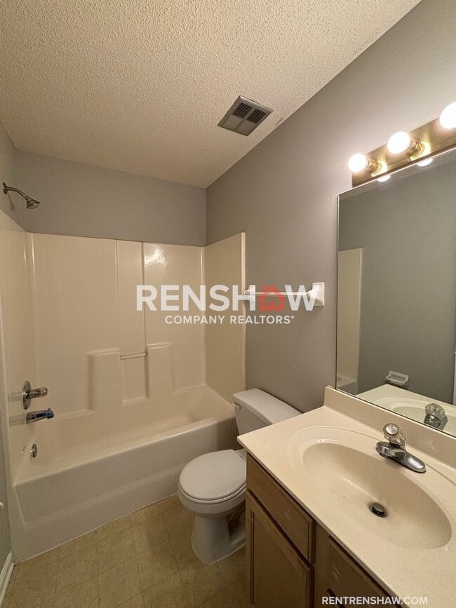 Building Photo - Text the Leasing Team at 901-820-4367 to S...