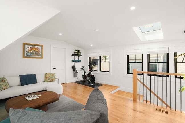 Building Photo - 4 Fairlee St