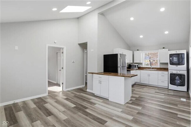 Building Photo - 1518 N Chester Ave